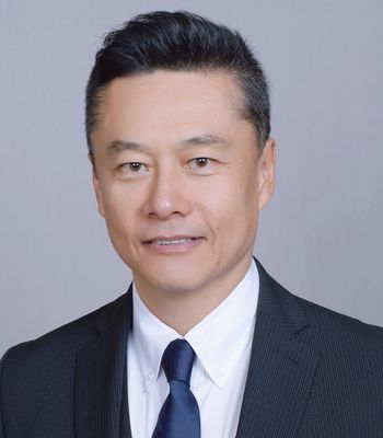 Portrait of Bao Feng, Realtor.